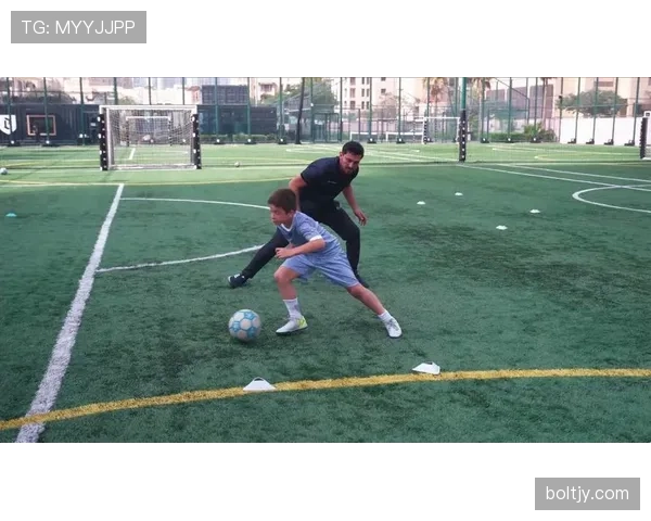 假动作在足球规则中的判罚原则与裁判执行标准解析