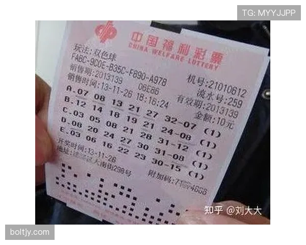 为什么“获利于扑救球”不算犯规？规则如何界定二次触球获利