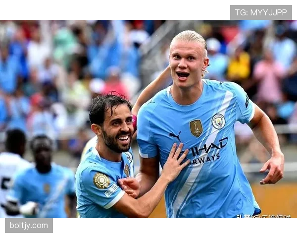 哈兰德与莱万的历史级中锋之争：终结效率与持续性如何定义顶级射手？