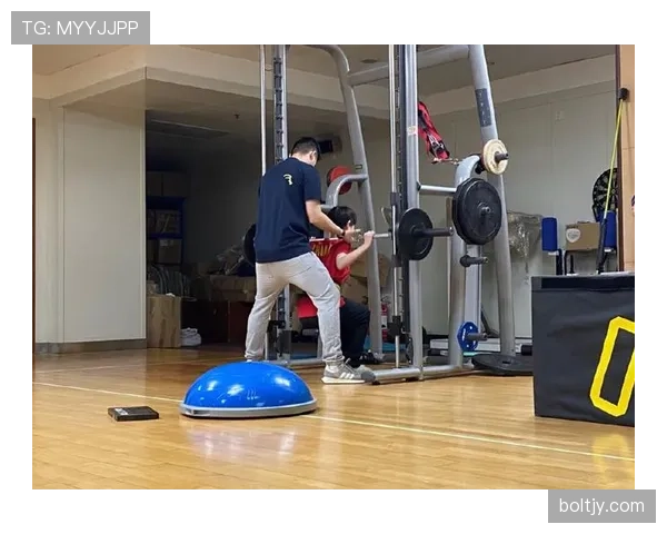 张家齐训练完直接去超市买菜，这反差我真看懵了！