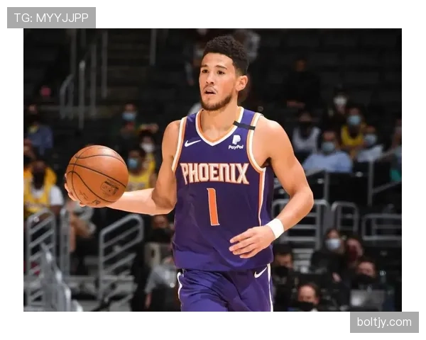 德文·布克家的冰箱里塞满蛋白粉，连冰啤酒的位置都没有